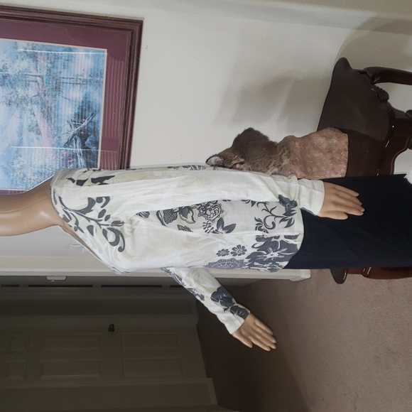 Cultureplug m abstract floral lightweight vneck sweater - Picture 3 of 8